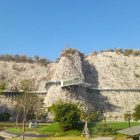 สกายวอล์คอู่ทอง