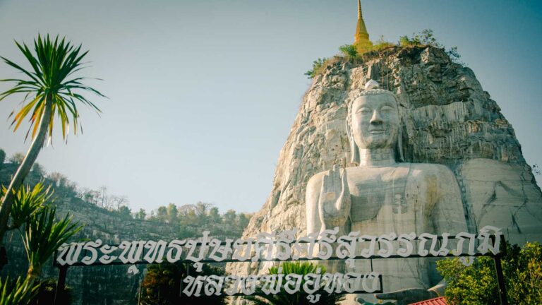พระพุทธปุษยคีรี พุทธมณฑลประจำจังหวัดสุพรรณบุรี insidesuphan